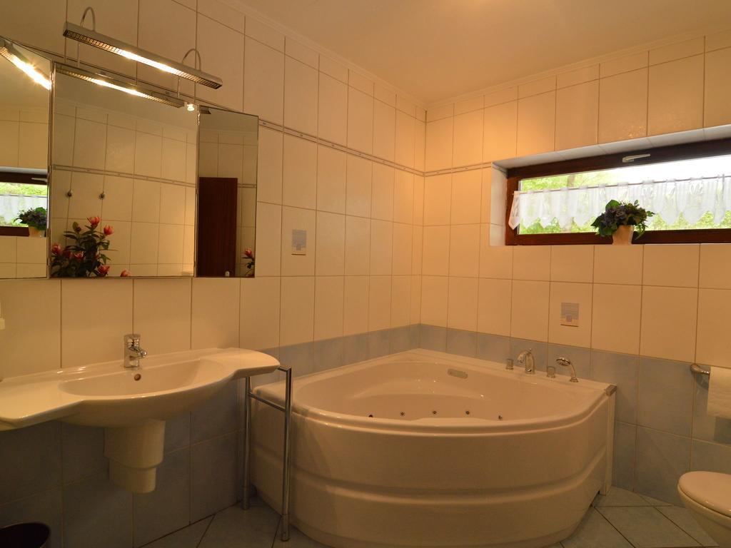 Modish Holiday Home In Waimes With Sauna Buitenkant foto